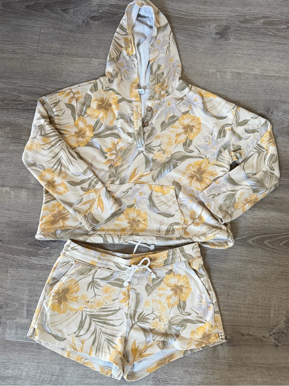 Old Navy Floral Hoodie & Shorts Matching Lounge Set 🌼 Size Medium - Picture 2 of 7